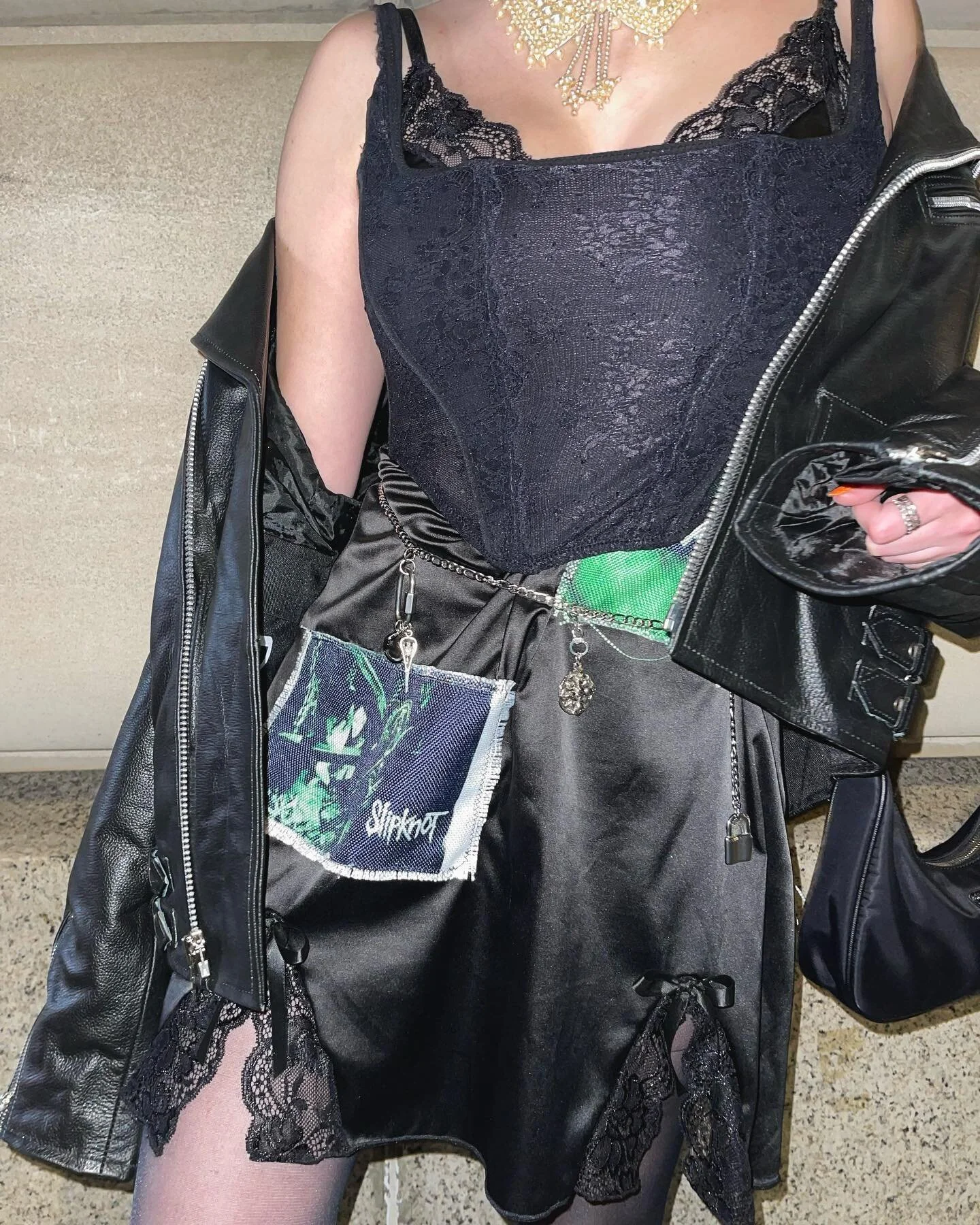 1of1 waist chain in collab with @jwlscustoms 
Incredible fvcking night seeing @royalandtheserpent and @ddlovato 🖤⛓