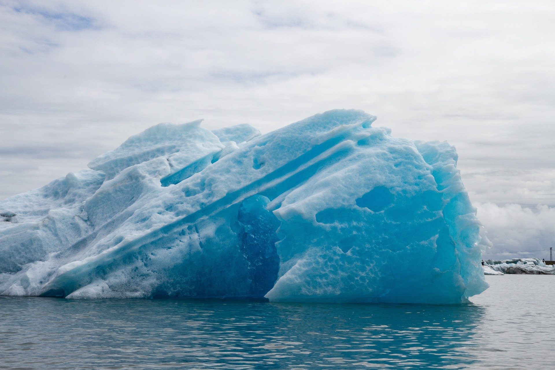 Бассейн антарктического океана реки. Айсберг айс. Айсберги в Атлантическом океане. Антарктида. Айсберг фото.