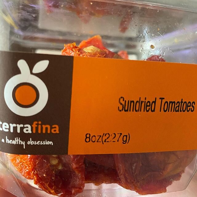 By request: these are the magical sundried tomatoes which I found in my produce section; they are neither tinny nor oily nor salty, and they may have brought me back into the sundried tomato fold.
.
.
.
#planalittleeatalot #food #prep #sundriedtomato