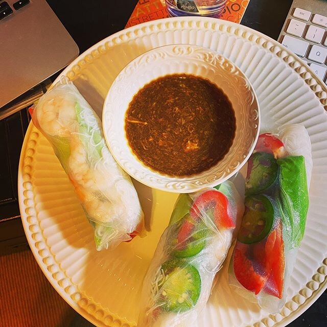 A very very very very #notsaddesklunch... summer rolls are the perfect answer to WFH Life because they really don&rsquo;t store or travel well, but you can prep and portion the fillings and sauce and then at lunch time, take a hot second to roll them