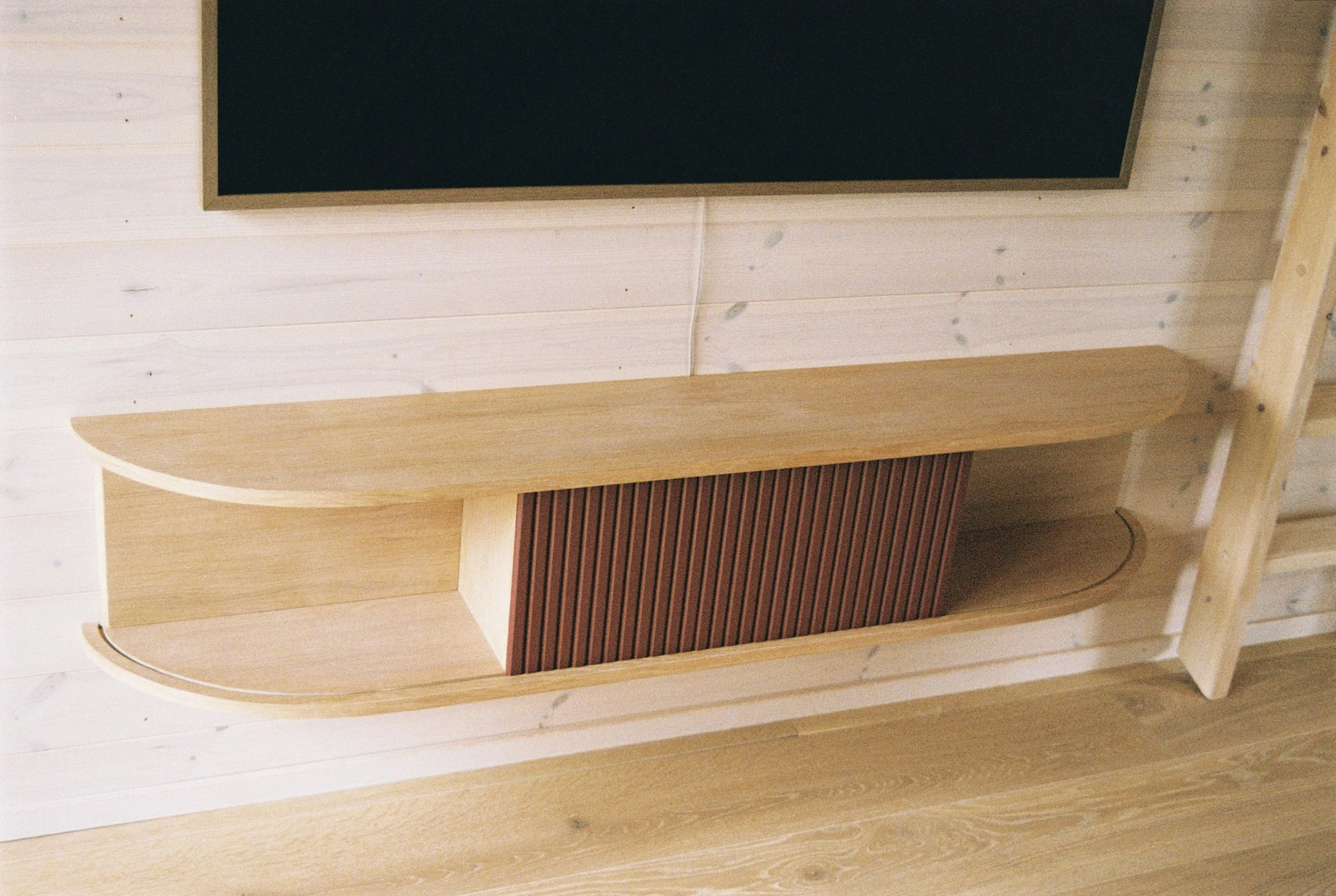 R1-03914-0004.jpg