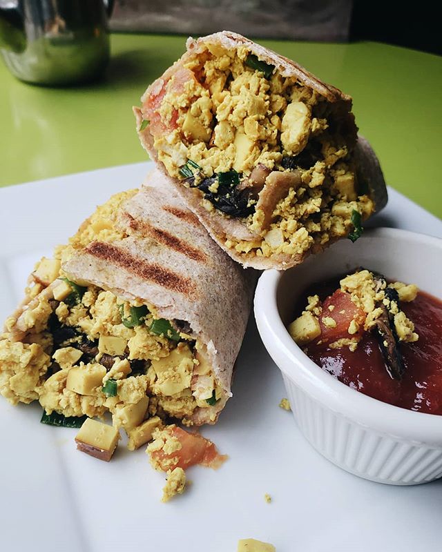 Now this is what we call a BEAUTIFUL MESS. Our breakfast burrito is our delicious Scrambled tofu in a wrap served with a side of salsa.... It's ridiculous. In the best way possible 😉 you might need a few napkins 😋
.
.
.
#savegyyc #savegcafe #saveg 