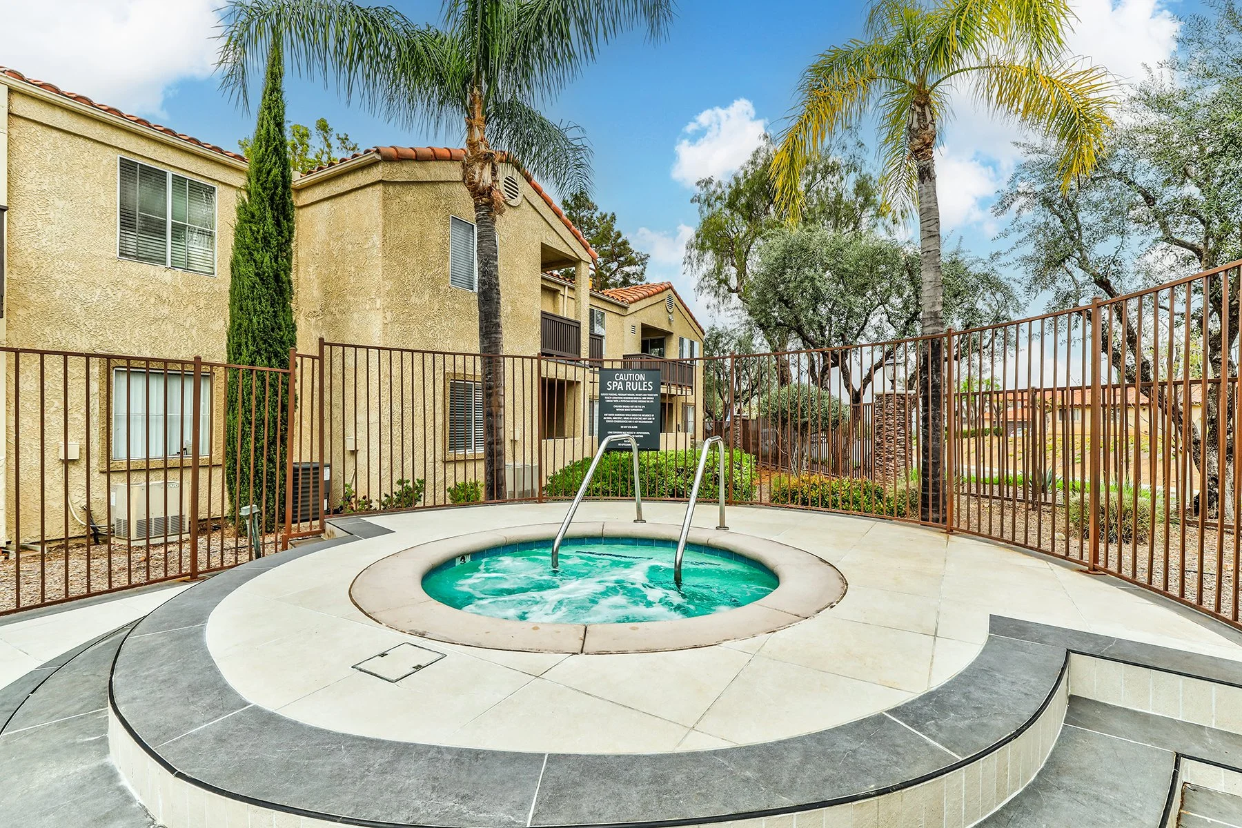 The heated jacuzzi at Villagio