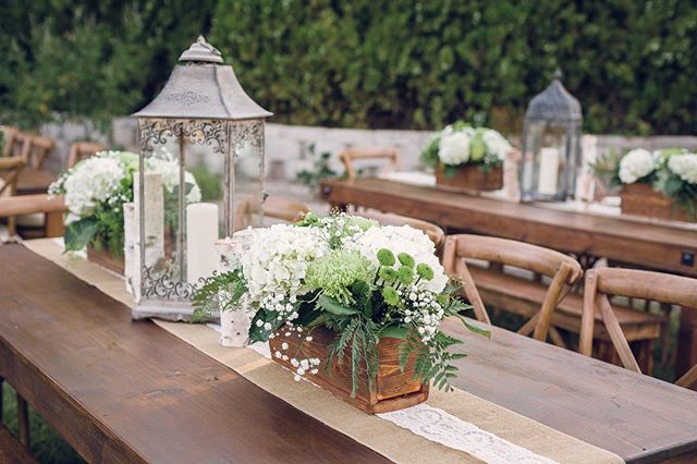 We love these simple centerpieces from one of our first weddings 👰 they are perfect with our handcrafted tables! 📸: @janaeball.images
