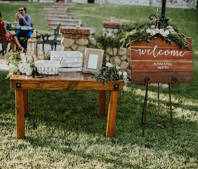 🌿 greens and one of our sweet heart tables are the perfect duo to any guest entrance. 📸: @cydneyphotography