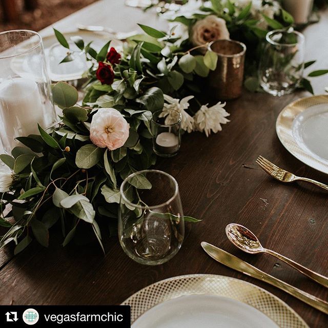 We ❤️ seeing how brides decorate our tables!!! How gorgeous is this table setting?! 😍
Wedding planner: @idodetailslv
Photography: @let_me_show_you_love