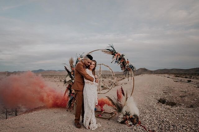 Our Gold Circle Arch giving the most amazing boho vibes 
#bloomingbellesrentals featured: Gold Circle Arch

Photographer: @jekalophotography 
Concept Creator + Host @thecounterfeitwedding 
Videographer: @alan_marshall_videography 
Bride: @allgoodinth