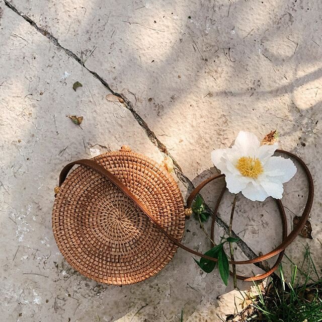june accessories: flowers sunshine and everything grass woven.

ps, you can now shop my sis and i&rsquo;s closest clean outs via @taylorandalexashop - next &ldquo;drop&rdquo; happening end of week ✨