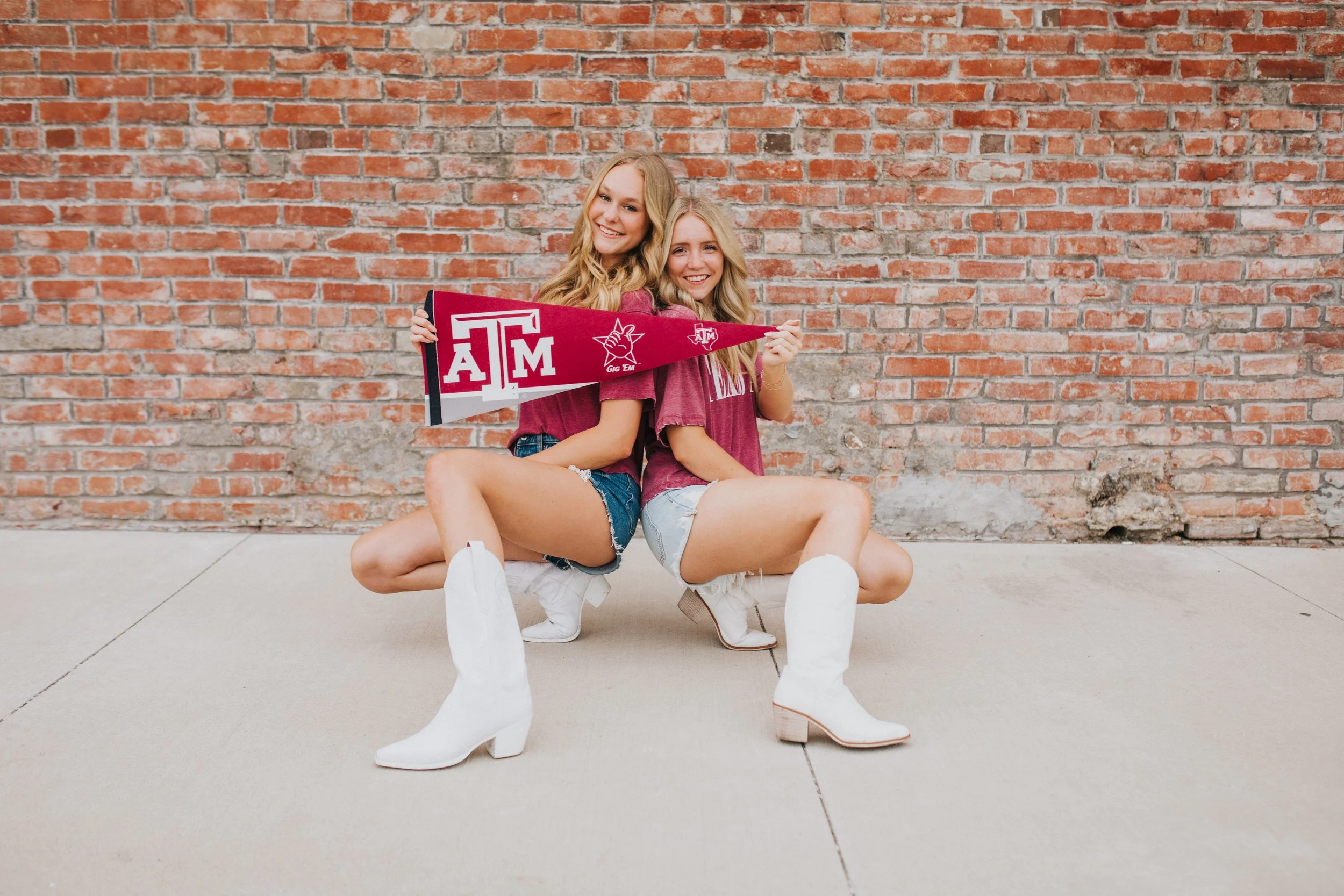 Lauren and Laura - '23 BFF Session