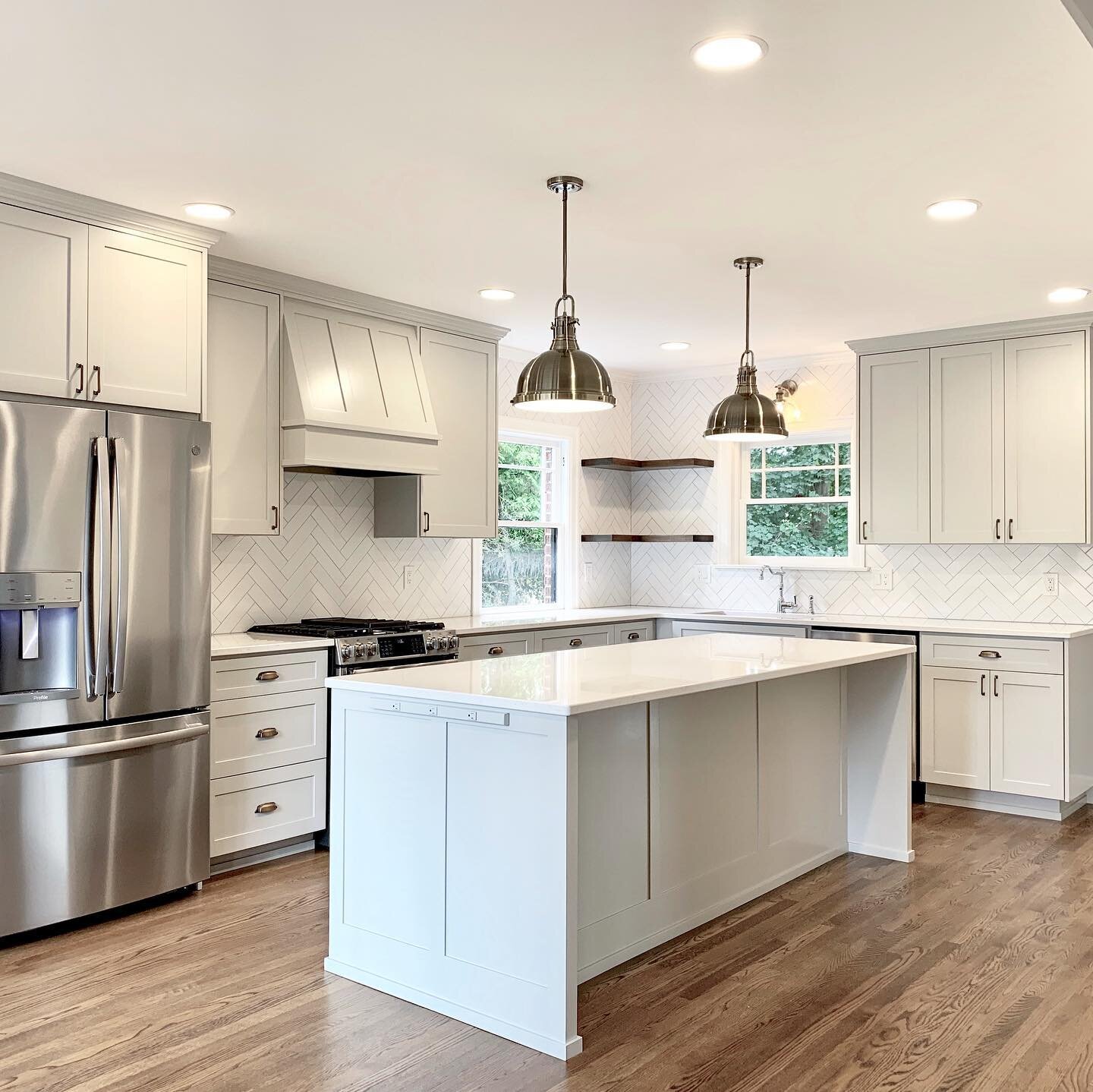 Excellent work over at @strohmaierconstruction ! Such a nice and very well put together kitchen and not just the kitchen the The whole house is beautiful. For sure one of our favorite homes.  #clean #cleaning #cleaningservice #dreamhome #cleanhome #h