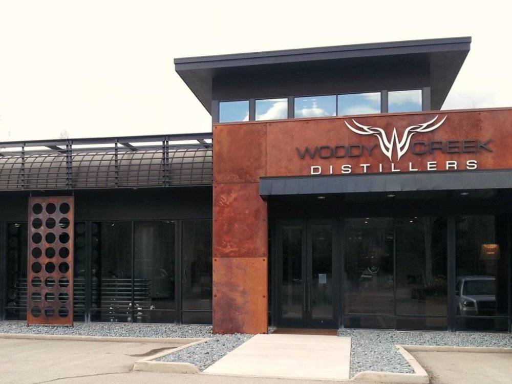 Woody Creek’s steel, concrete and glass distillery, tasting room and event space are located in Basalt, Colorado, about thirty minutes from downtown Aspen. © Ski Travel Go