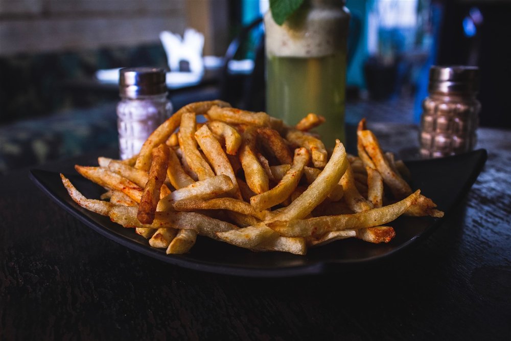  Would you like delicious fries with that? Because of its 34,000 year-round residents and tens of thousands of guest beds, South Lake Tahoe and Stateline offer abundant dining choices across all dining styles and price points.   Louis Hansel    |    