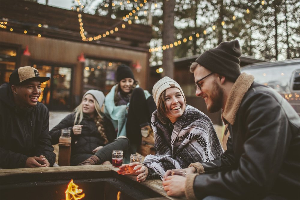  Après-ski in Tahoe is its own breed of fun, and we like it a lot. In South Lake Tahoe and Stateline, so many good spots are located in strip malls and older buildings that you often have to look beyond the surface appearance of businesses to find th