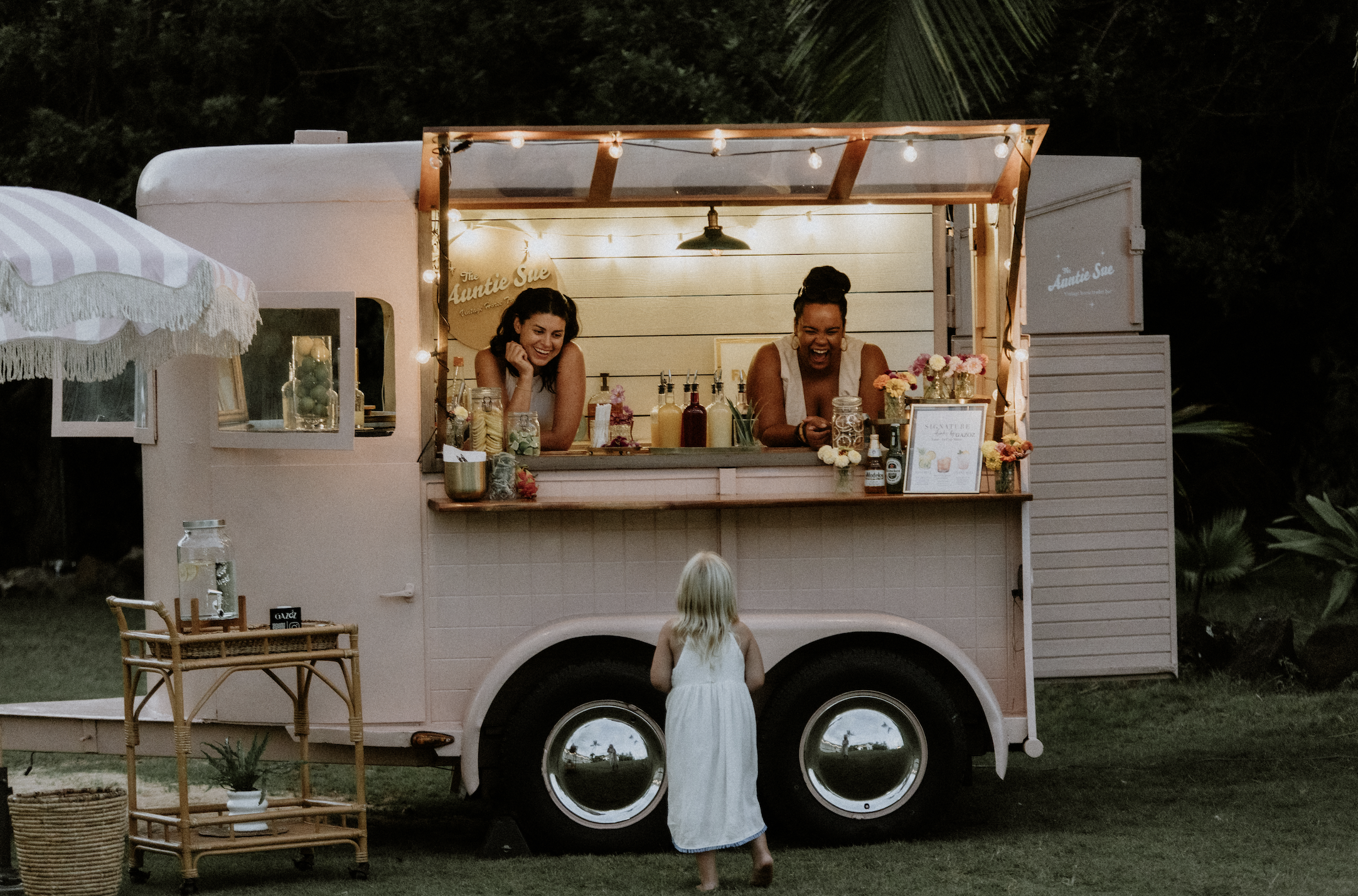 HORSE TRAILER BAR OAHU, MOBILE BAR SERVICE FOR WEDDINGS