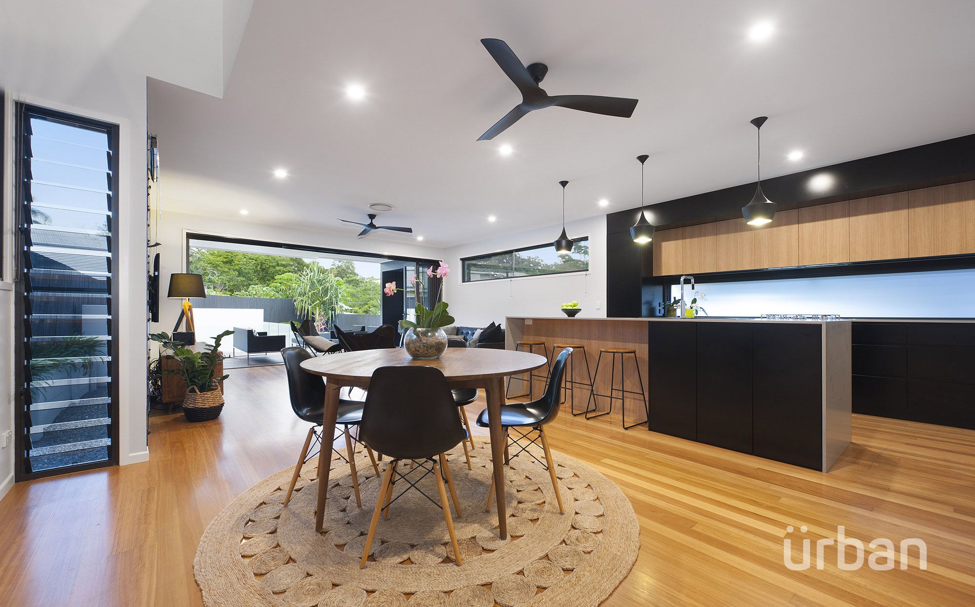 NEW ARTICLE - How to Sell a Luxury Home.jpeg