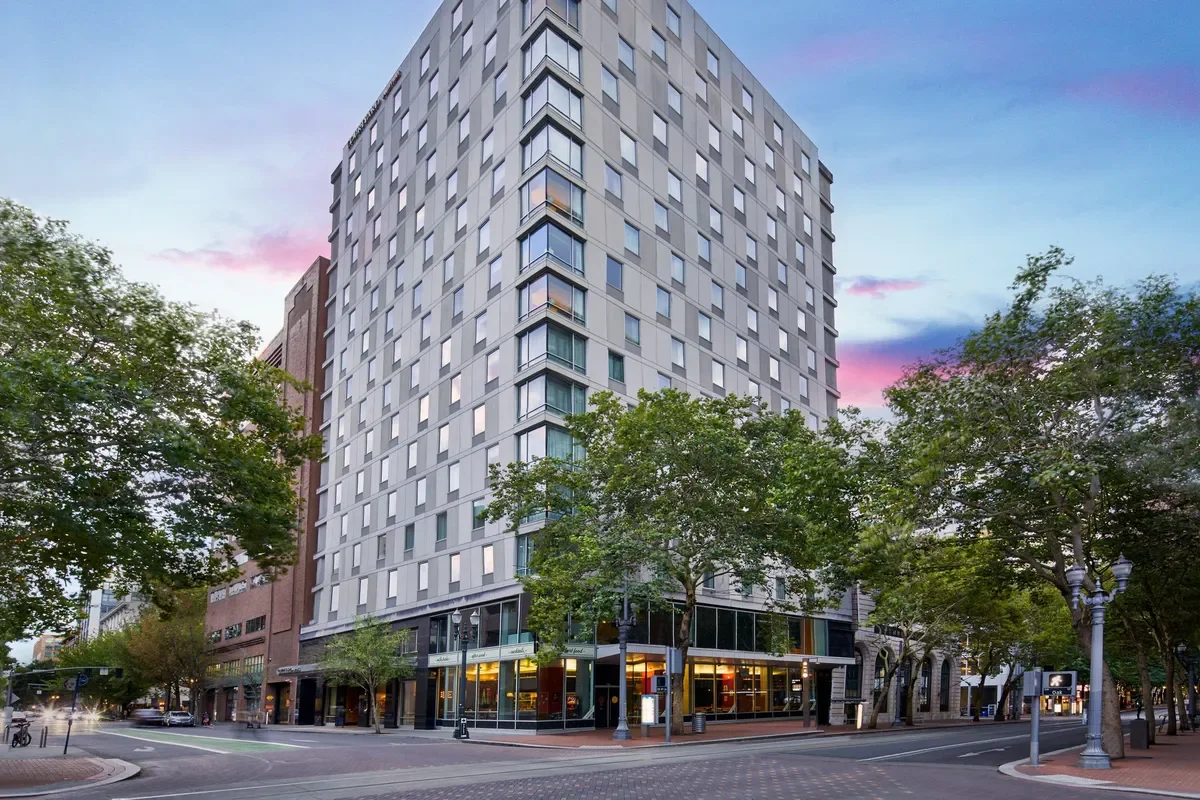 photo of the outside of the Courtyard by Marriott Portland City Center
