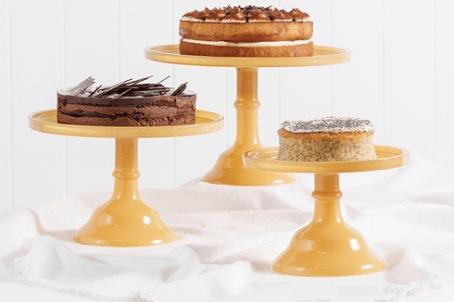 Torte Cake Stands Honey with Cakes.png