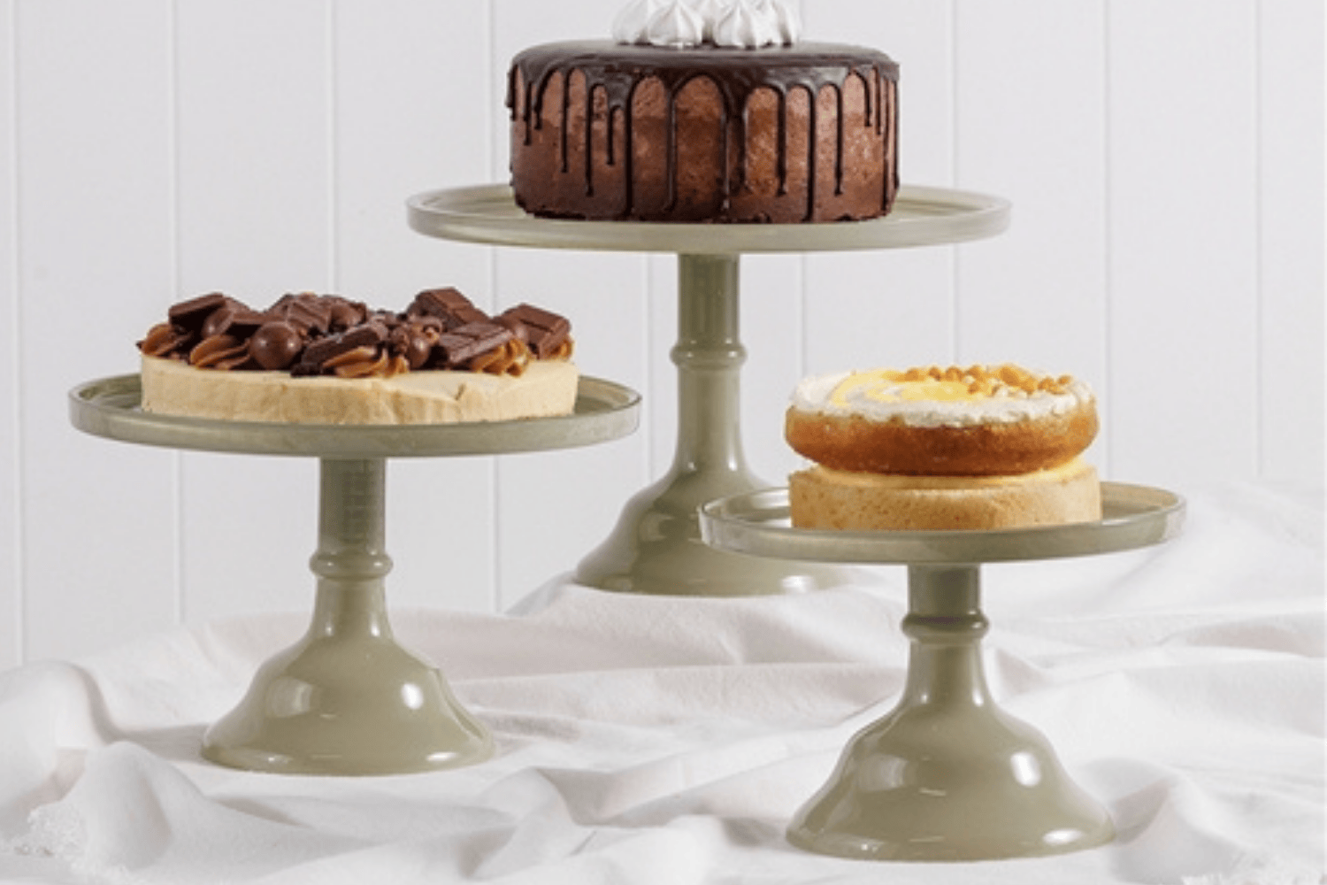 Torte Cake Stands Sage with Cakes.png