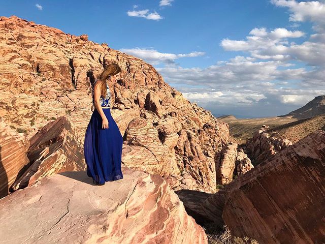On the way to The Hoover Dam we stopped to enjoy Red Rock Canyon.  It is a place where the red and vanilla ribbons flow into the sky.  When you&rsquo;re standing in the middle of it all, bliss. 
Skirt: @goodwillsacnev
Top: @freestyleclothingexchange
