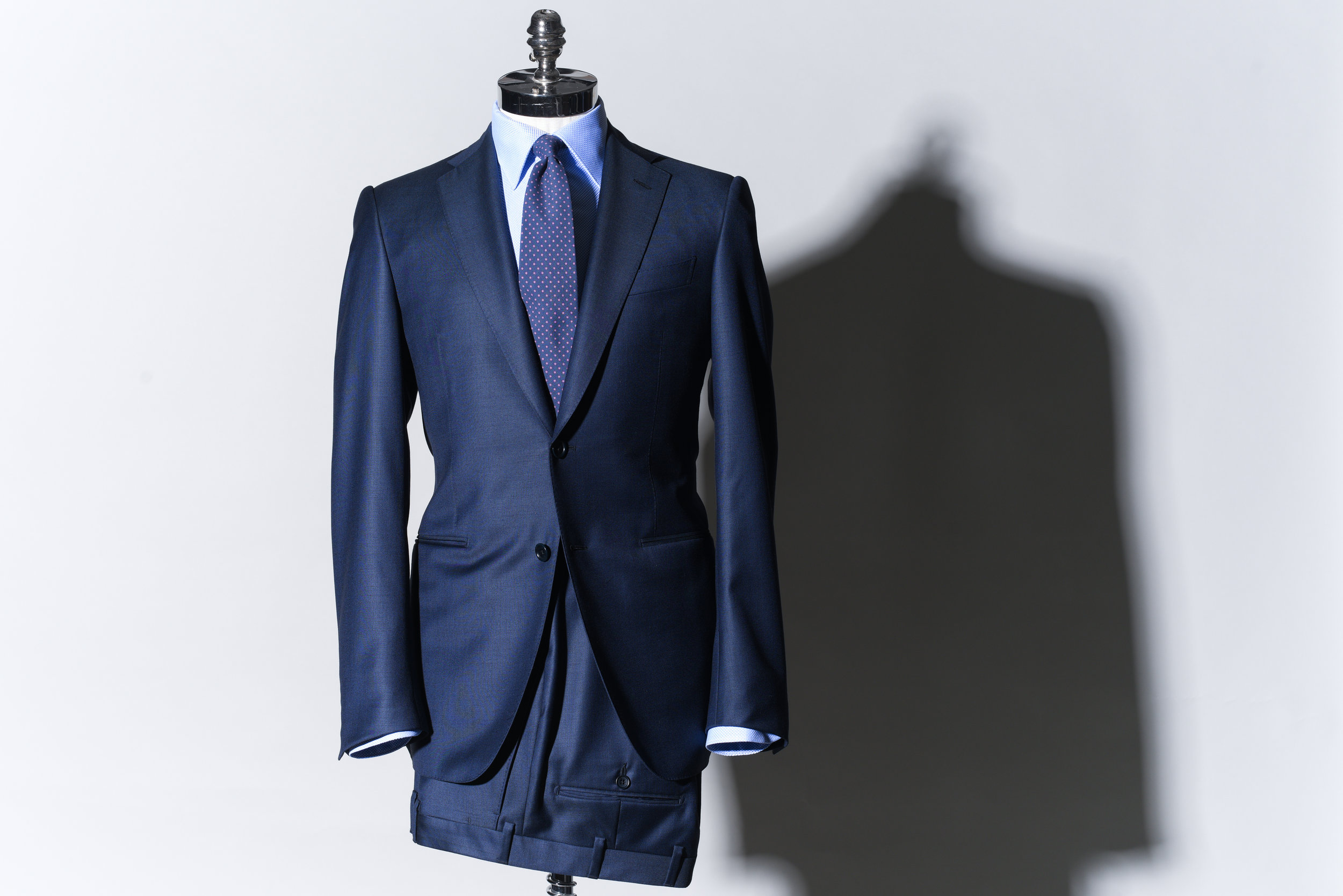 ICON Suit (SOLD OUT) 9500 Sek Full canvas, 100% wool, s130 from Vitale Barberis, Noch lapels, 2 jetted pockets, double vents.
