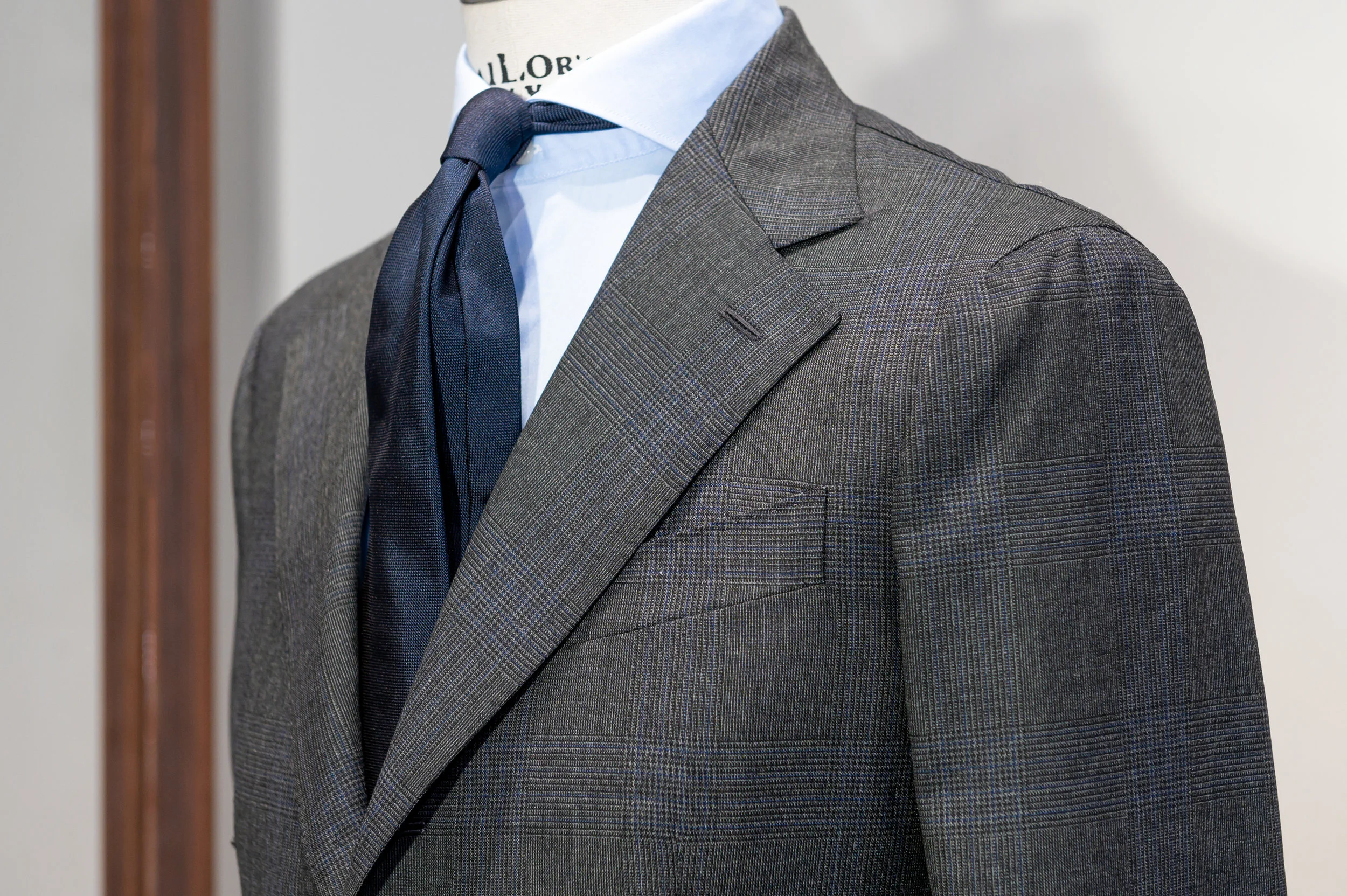 PANGEA SUIT 7900 Sek Full canvased, half lined suit, 10 cm wide lapels, Loro Piana fabric