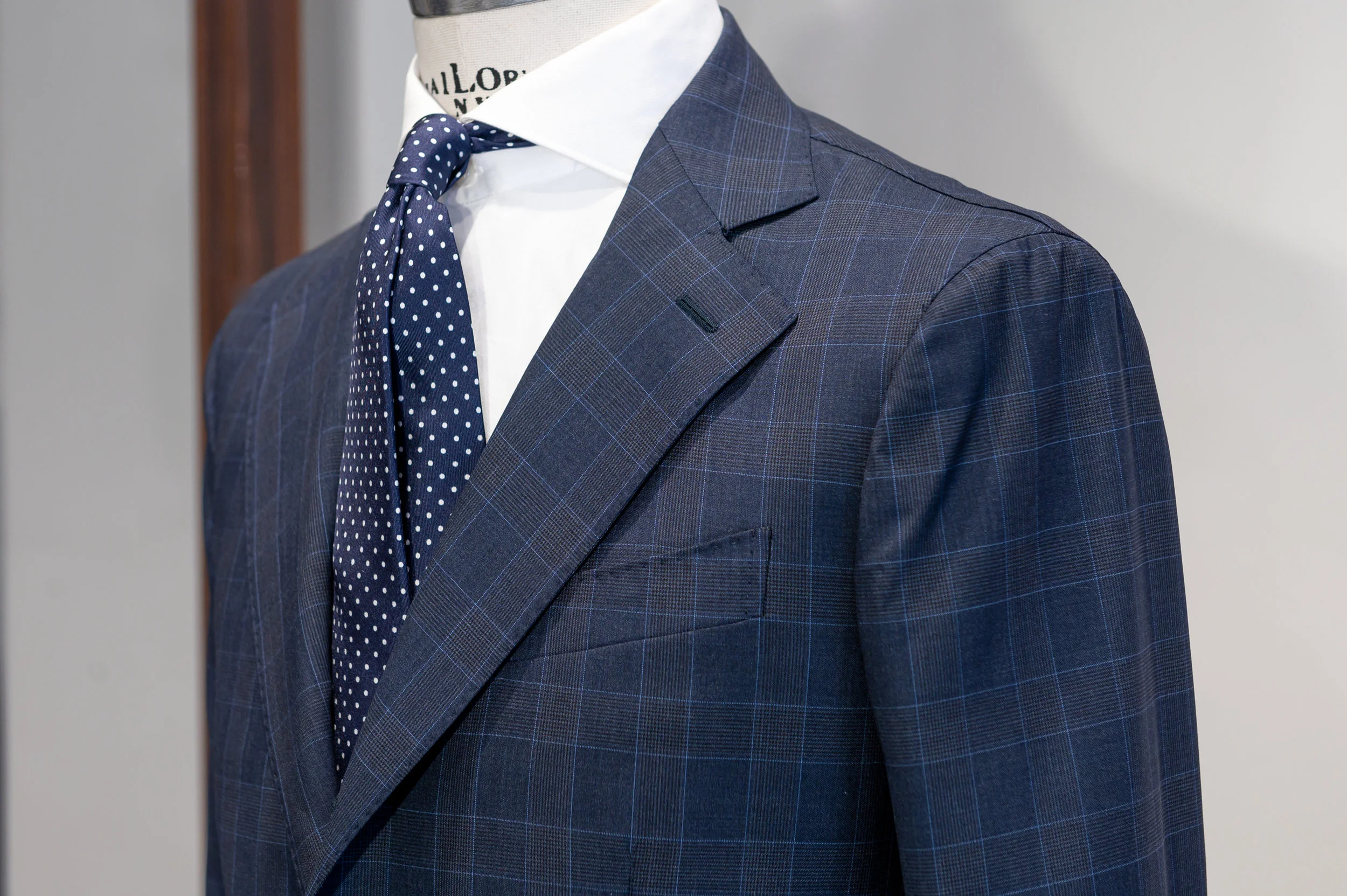 PANGEA SUIT 7900 Sek Full canvased, half lined suit, 10 cm wide lapels, Loro Piana fabric