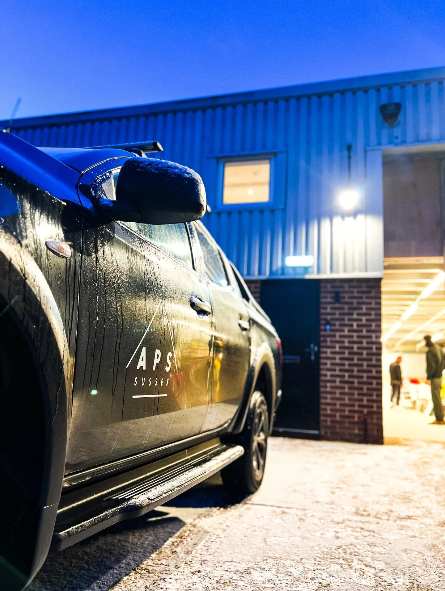 💠❄️🌨️ HQ was covered in snow on her maiden morning 🥶🧊🏂