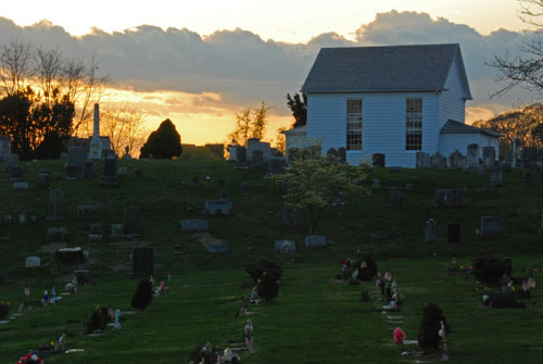 Bethel Chapel is a rare and unusually intact example of religious architecture from the 1700s. Built a few years after the end of the Revolutionary War, it is the earliest Methodist meetinghouse in Westchester County. Except for its large windows, it looks like a small farmhouse. According to local tradition, Pierre Van Cortlandt donated the land for a church and cemetery to the Methodist Society.