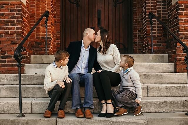 Cling to the ones who love you well. .
.
.
.
.
.
.
.
.
.
#lindseylowephoto #chattanoogaphotographer #chattanoogafamilyphotographer #makeportraits #candidchildhood #letthembelittle #noogagram #postthepeople #chattanoogaportraits #chattanoogaportraitph