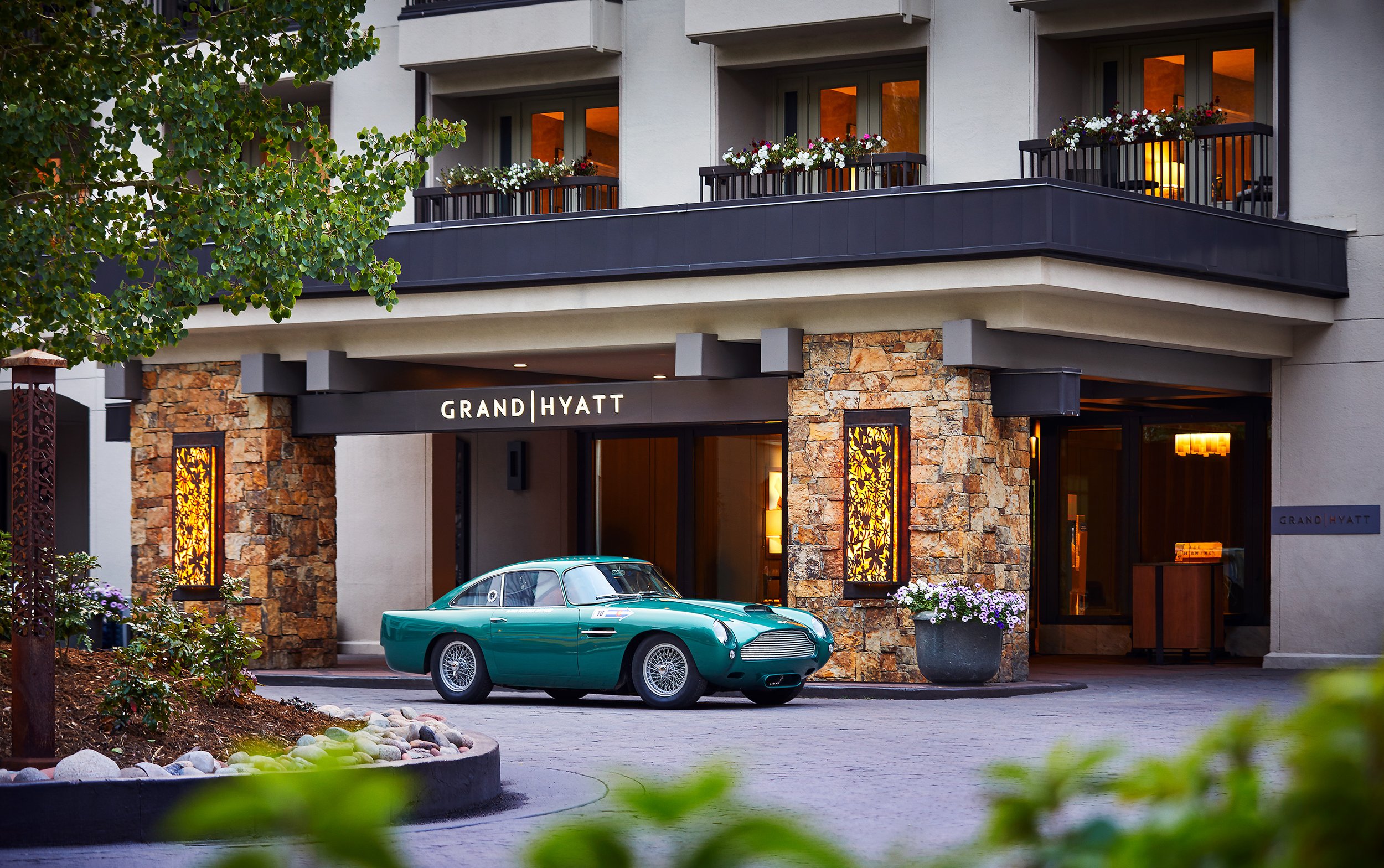 hyatt_egegh_classiccar_0002.jpg