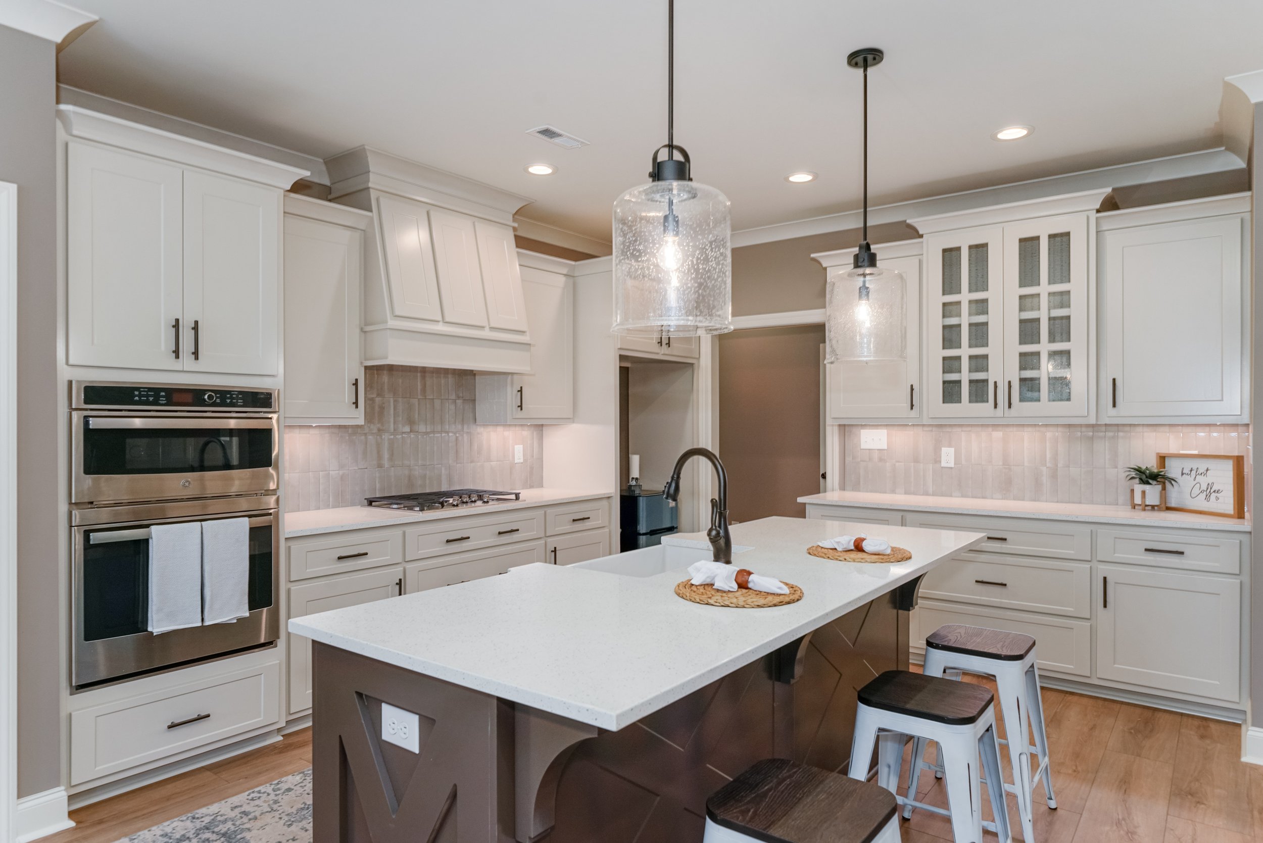 223 Oakland View-7.jpg
