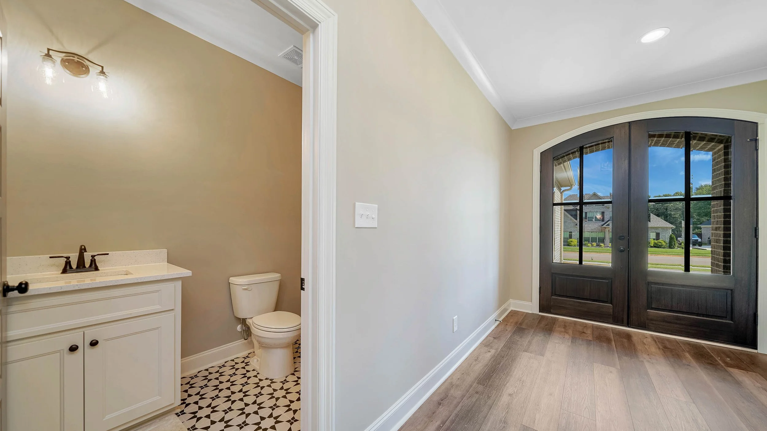 219 Midland Dr.jpg