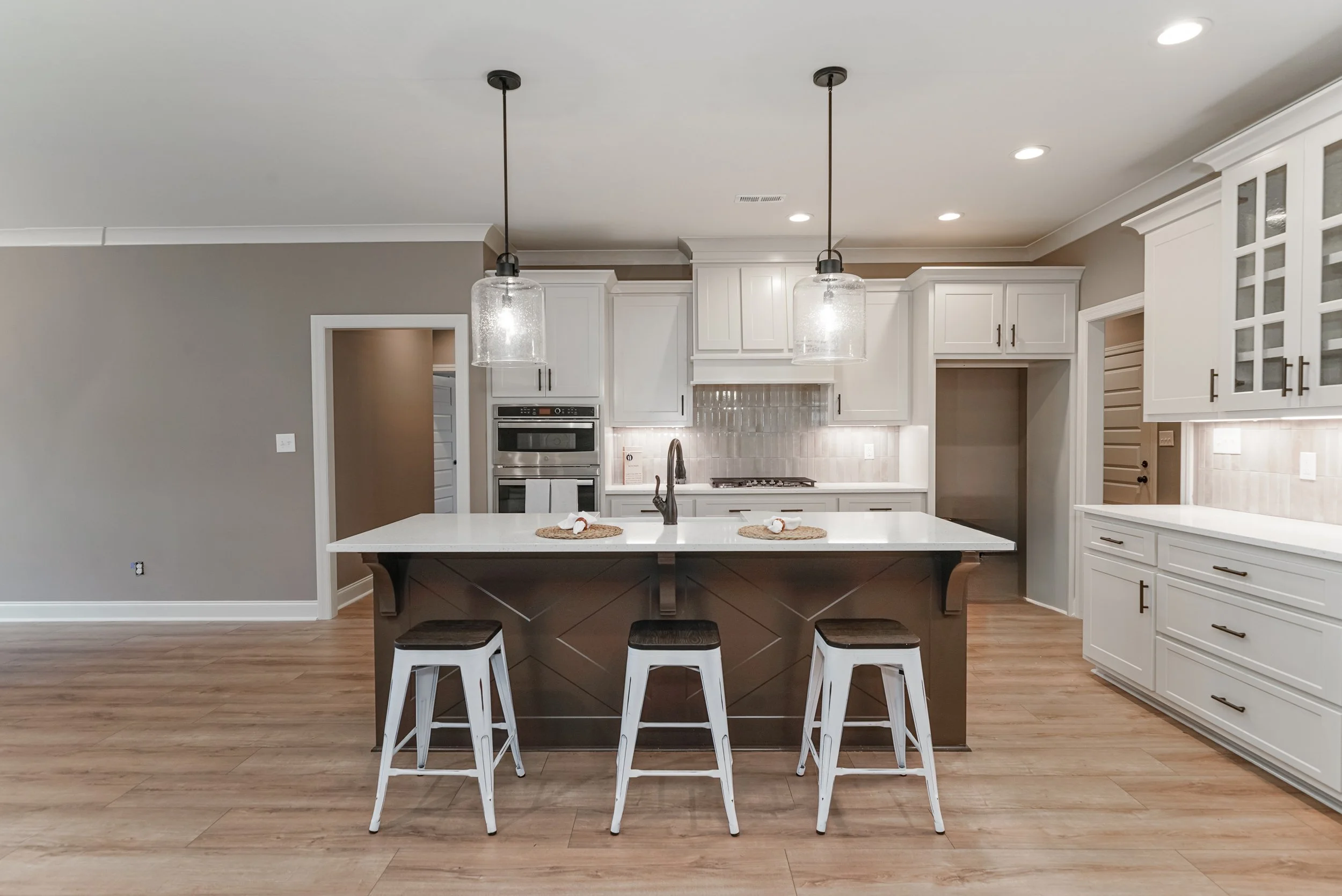 223 Oakland View-3.jpg