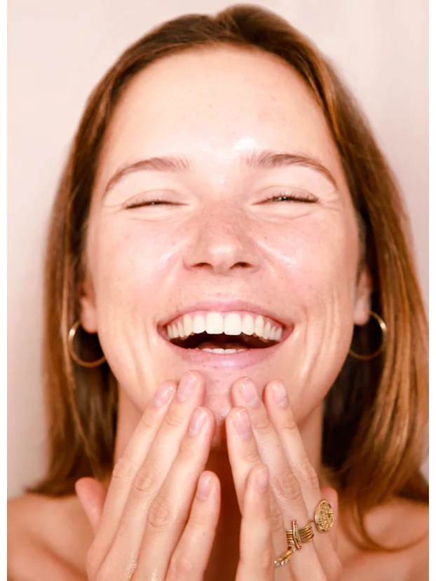 Lion/ne strives to be your skincare confidante, a listening ear when it comes to your skin frustrations and your first call when you need to add or change products in your skincare regime. You know your skin better than anyone, but we are here to collate what you know and translate it into a skincare regime made just for you.