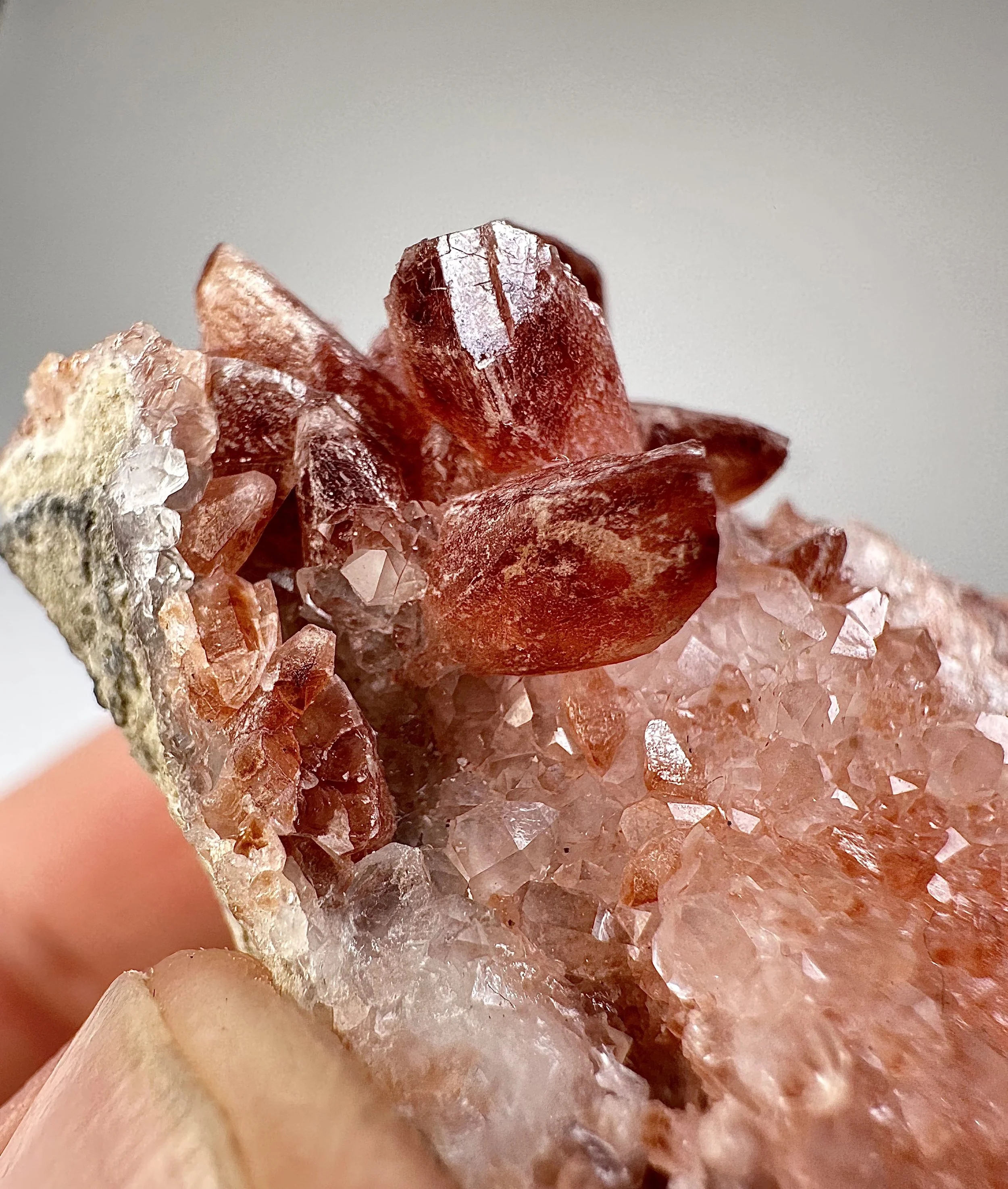 Rhodochrosite on Quartz, Lima, Peru