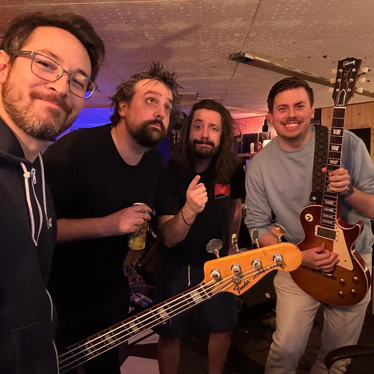 💥 Getting ready for the showww! 💥 
Don&rsquo;t forget Friday night at @ambassade_sion !!
With our fiends @overgrass to rock your body!! 

#livemusic #liveconcert #musicsion #livemusicinsion #valaismusique #wai #weareinterview #instarock #alternativ