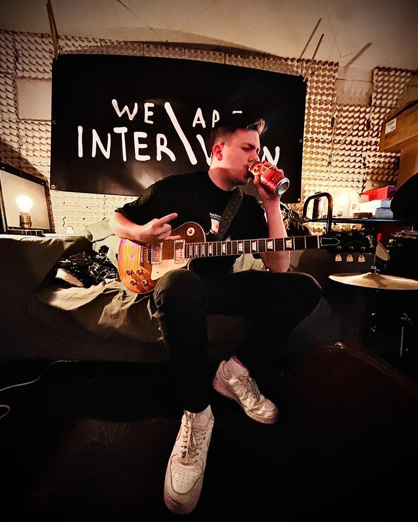 We Are pleased to Welcome @leo_lgdc in @weareinterview as our new guitarist 🎸 🤘 

@yann__lh will take some time for other projects so we wish him all the best with it 🍀🤩! And thank you for all those perfect moments and collaboration!! See you fri