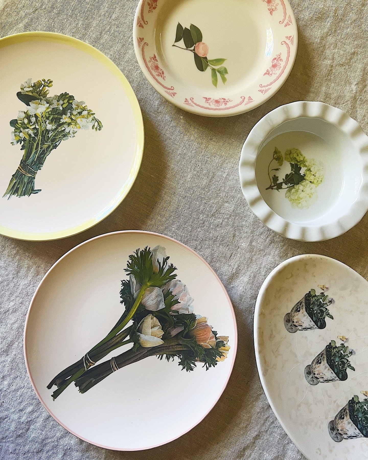 KTH Kitchen Ceramics 

A gather of spring dishes both vintage and new. What will you be setting your table with for Mother&rsquo;s Day? Love a mixed table with lots of sentimental things. Like flowers that remind you of mom or past moms, special dish