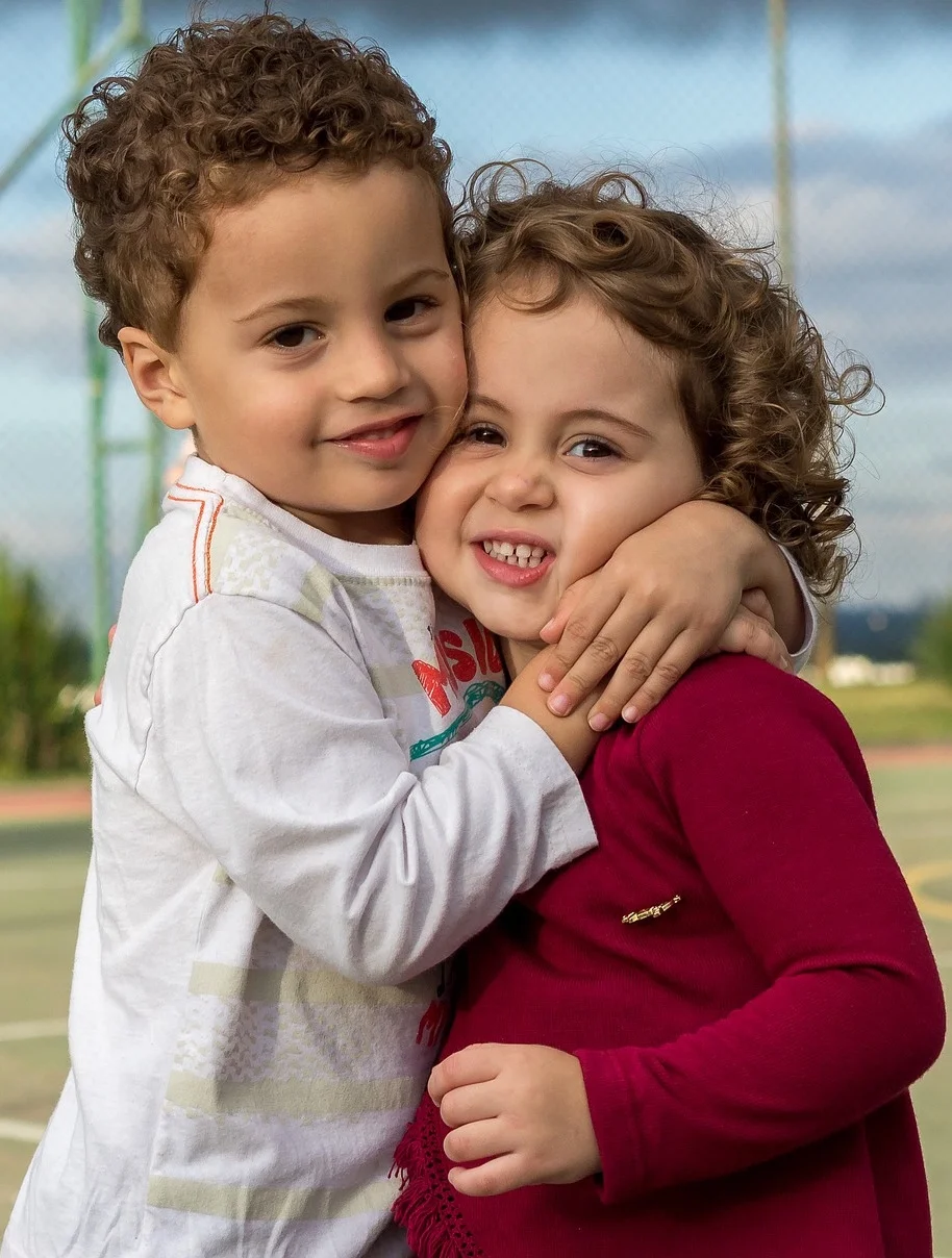 Children hugging; social language development at Canto Speech Therapy Online