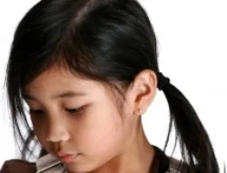 Non-talking little girl; treat phonological disorders and articulation disorders at Canto Speech Therapy Online