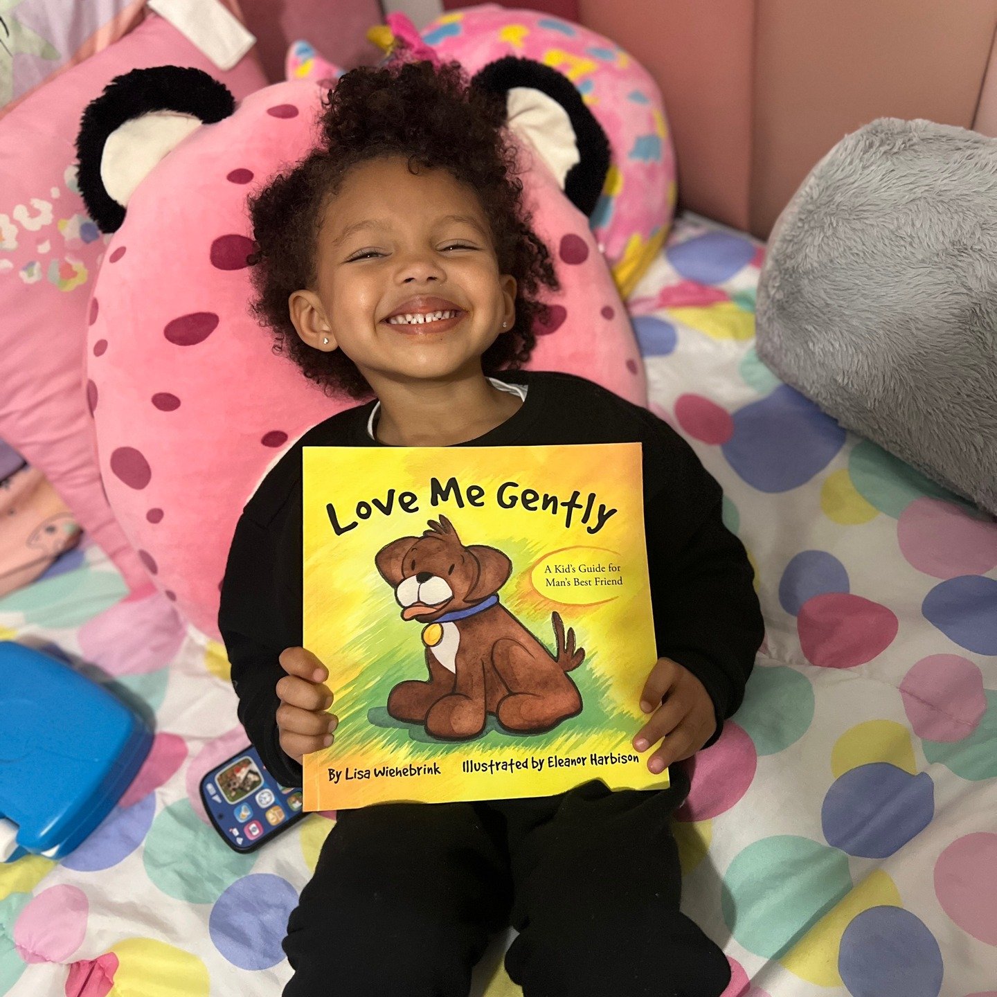 Smiling faces, literacy, and learning about kind animal care...mission accomplished! #humaneeducation #literacy #booksforkids #kindness #compassion #empathy #chapelhill #northcarolina #tailsthatteach #lovemegentlybook #graywhiskersbook #bethechange🌎
