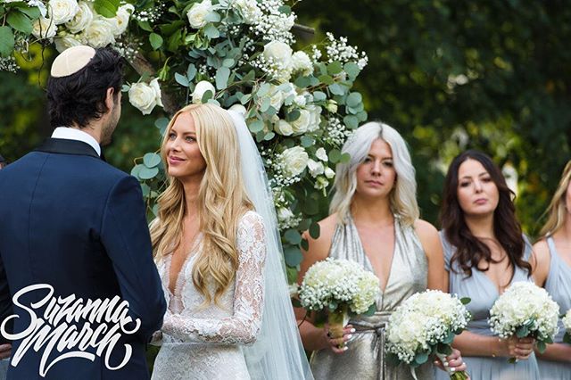 This is love, each time I see this couple I smile. From the day I met them, the whole planning process I could see their love. The look in the eyes says it all. Beautiful celebration 💕
Magic captured @suzannamarchphotography 
Flowers @the_singing_fl