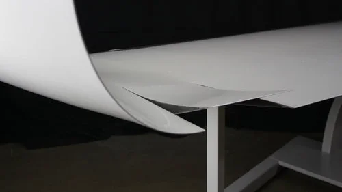 A LOAD ALLEVATION SURFACE DEPLOYS ON THE TRAILING EDGE OF THE WINGLET