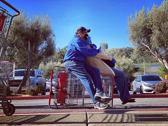 Love in the time of Covid-19 #shoppingline #costco #shoppingcart #covid #lines #santaclarita #groceryshopping #patience #insearchofpeace #love #huntingforgroceries #bored #FinallyscoredSomeTP