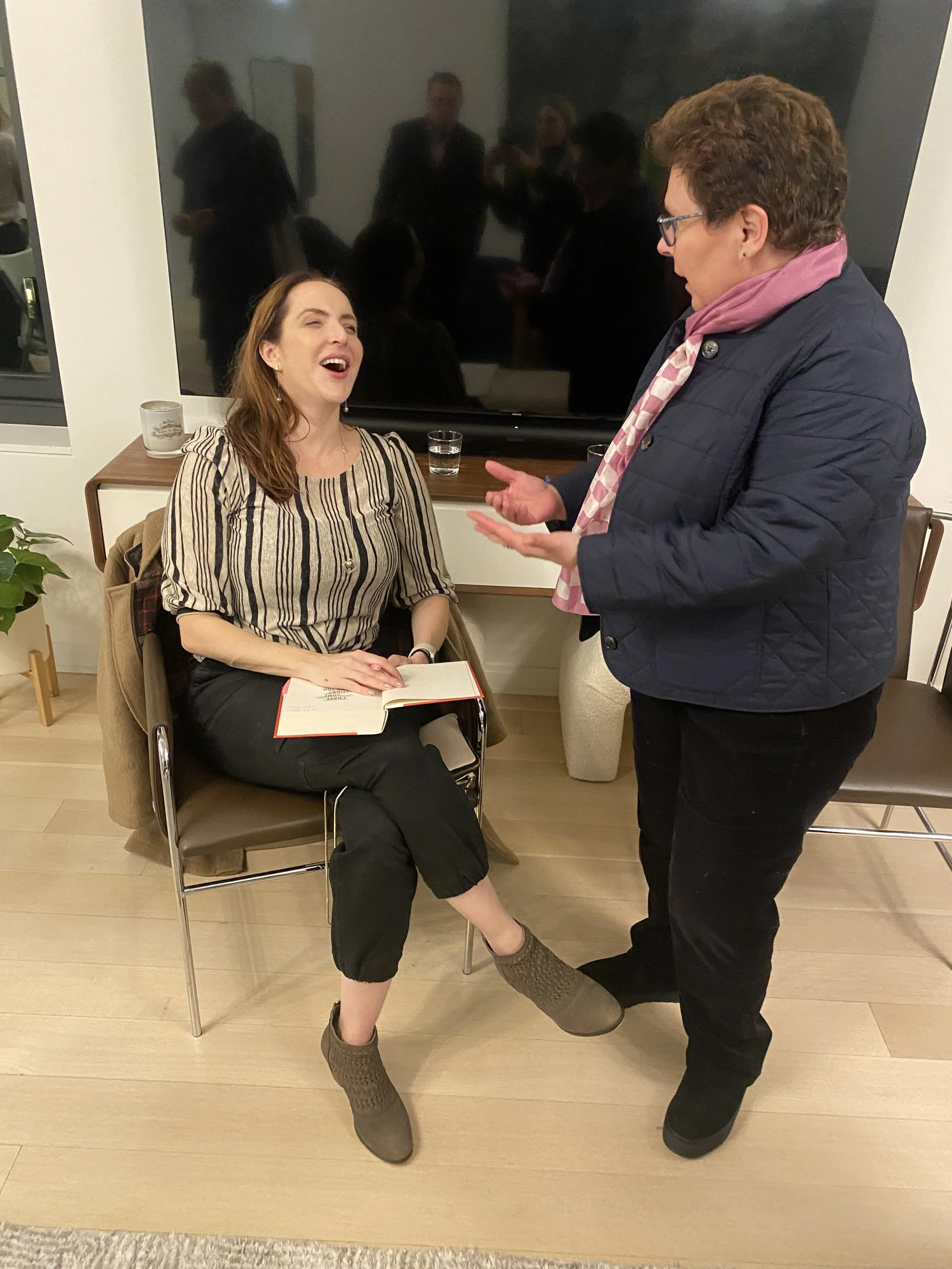 Rebecca Makkai signs a copy of THE GREAT BELIEVERS