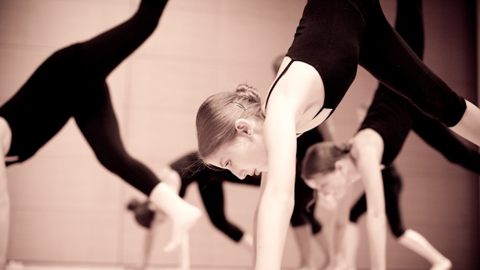 studio_modern_handstand_class-2.jpg