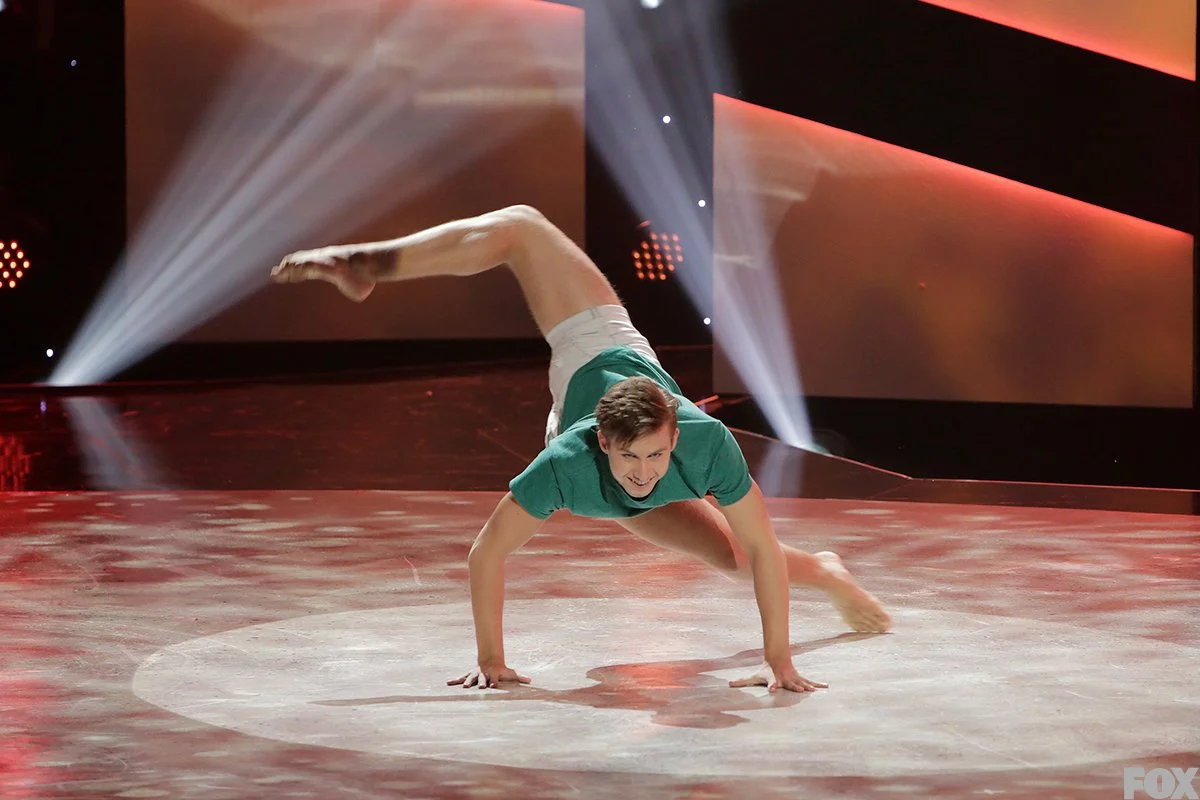 Derek Piquette performs a solo routine.