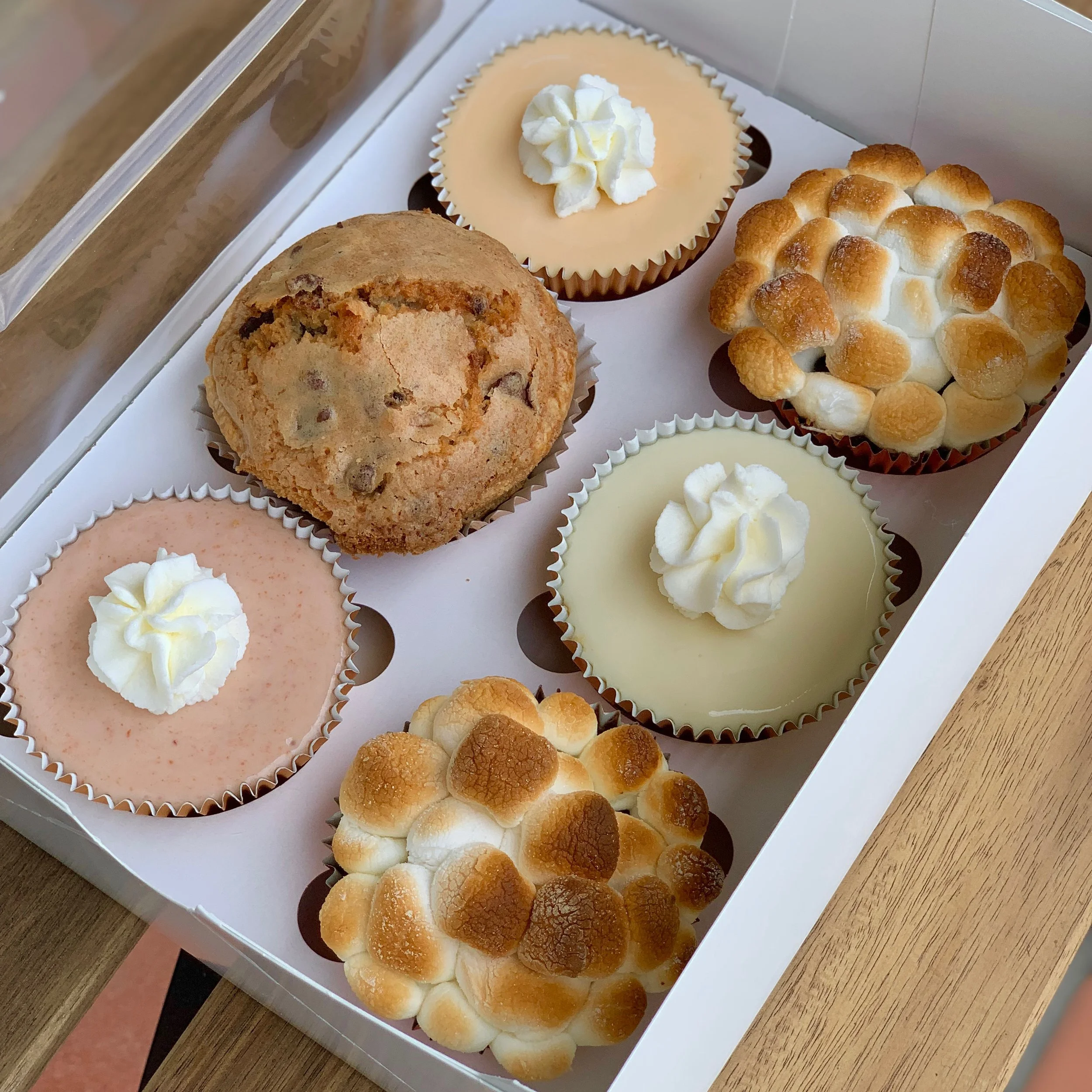 A half dozen of assorted pie bite