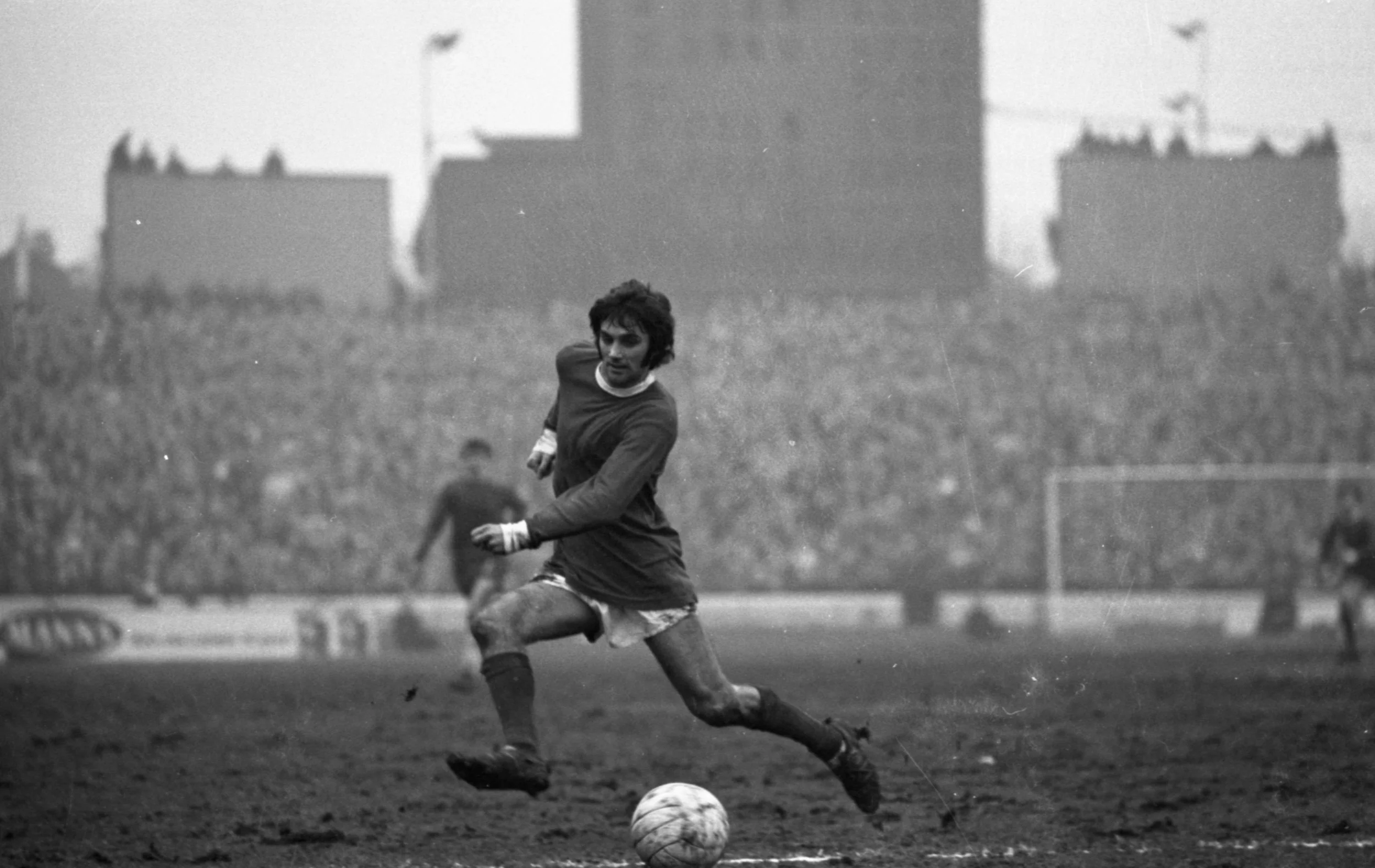 George Best playing for Manchester United against Chelsea FC, in the Football League Division 1, at Stamford Bridge London on 15th March 1969. (Photo by Ian McLennan/Getty Images)