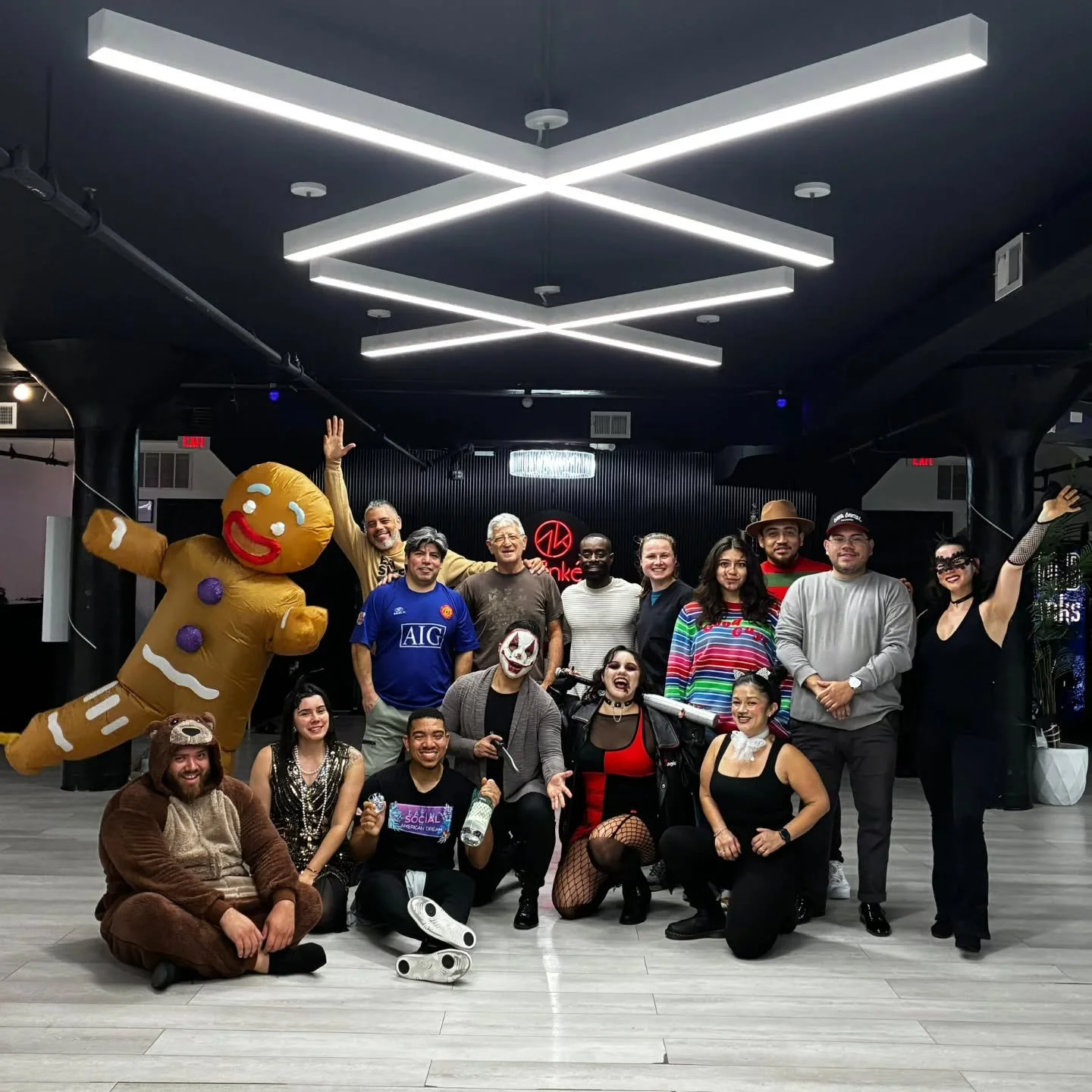 Halloween salsa &amp; early bday celebrations. 🎃

I love my salsa fam 💜💃💙✨